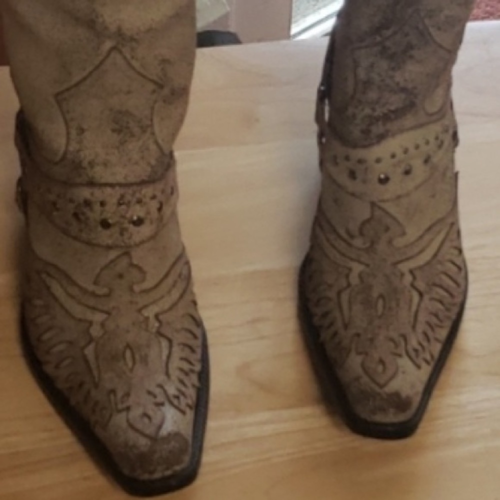 **SOLD** Steve Madden Cowboy Boots Sz. 6